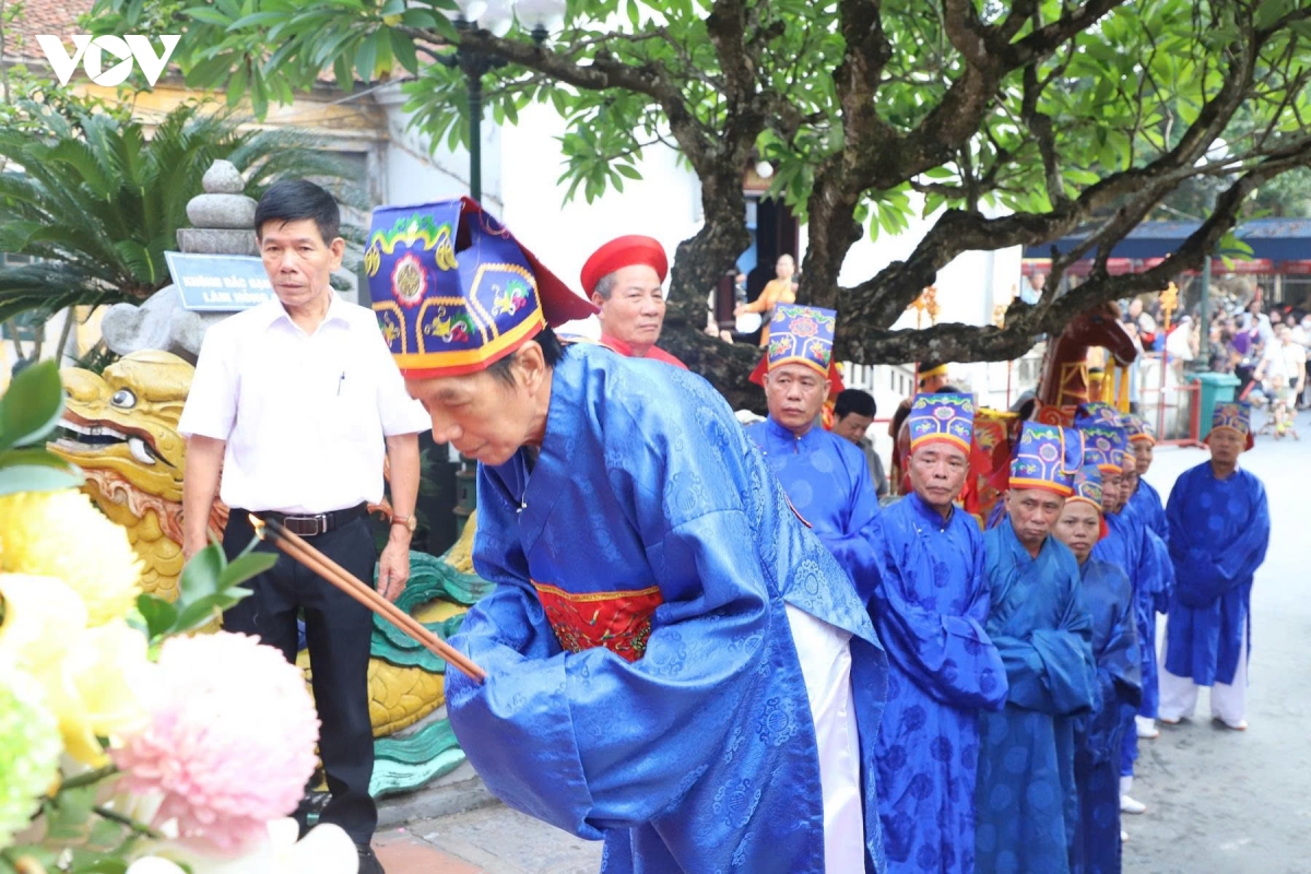 giu net xua trong le ruoc chan nhang o den bao loc, ninh binh hinh anh 4
