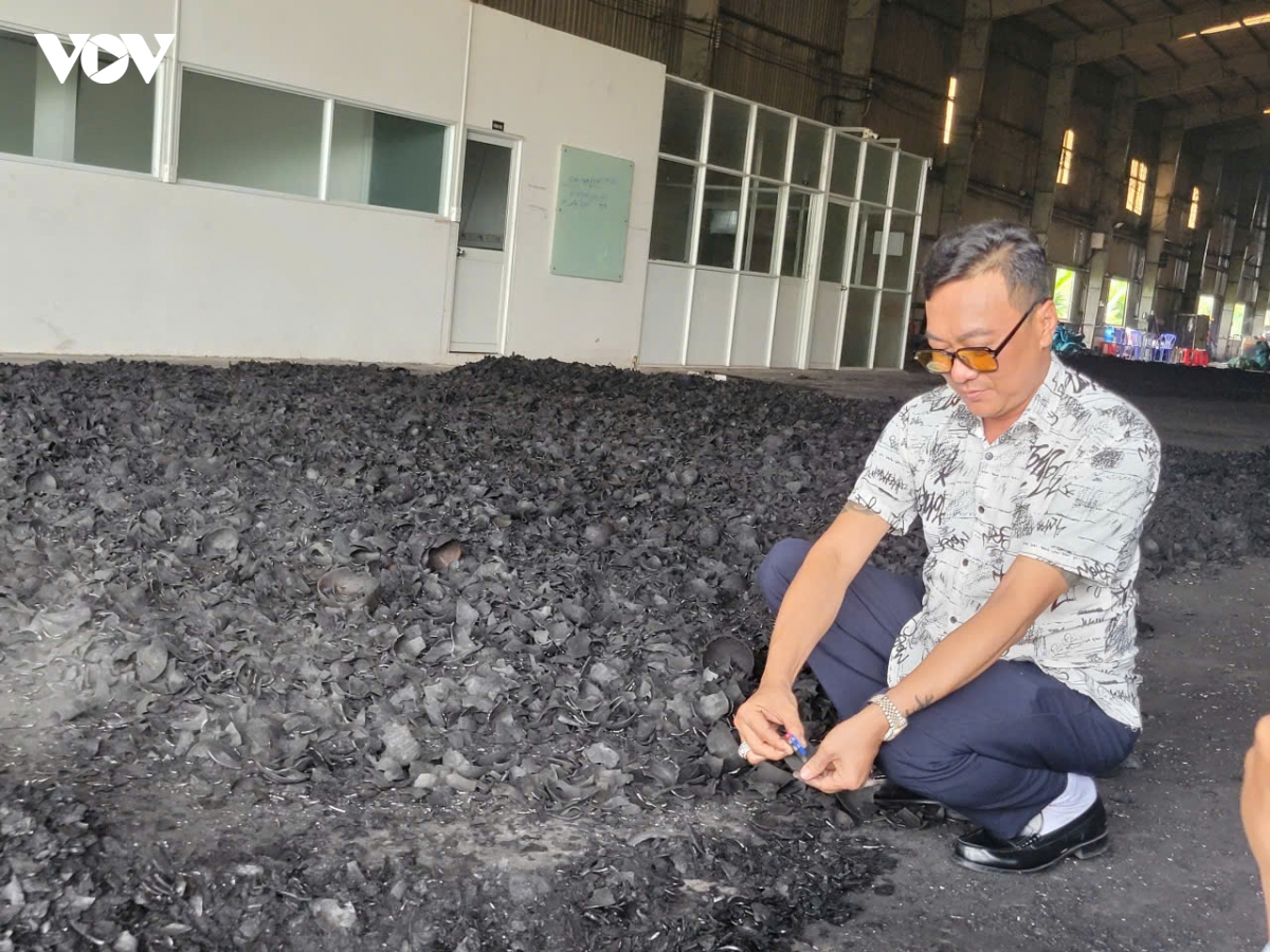 Biến phế phẩm nông nghiệp thành than sinh học - mô hình mới, triển vọng cao