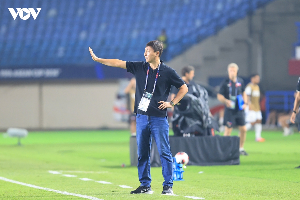 Dư âm Việt Nam 1-0 Philippines: Đình Bắc và Lê Giang giải cứu thầy Sik