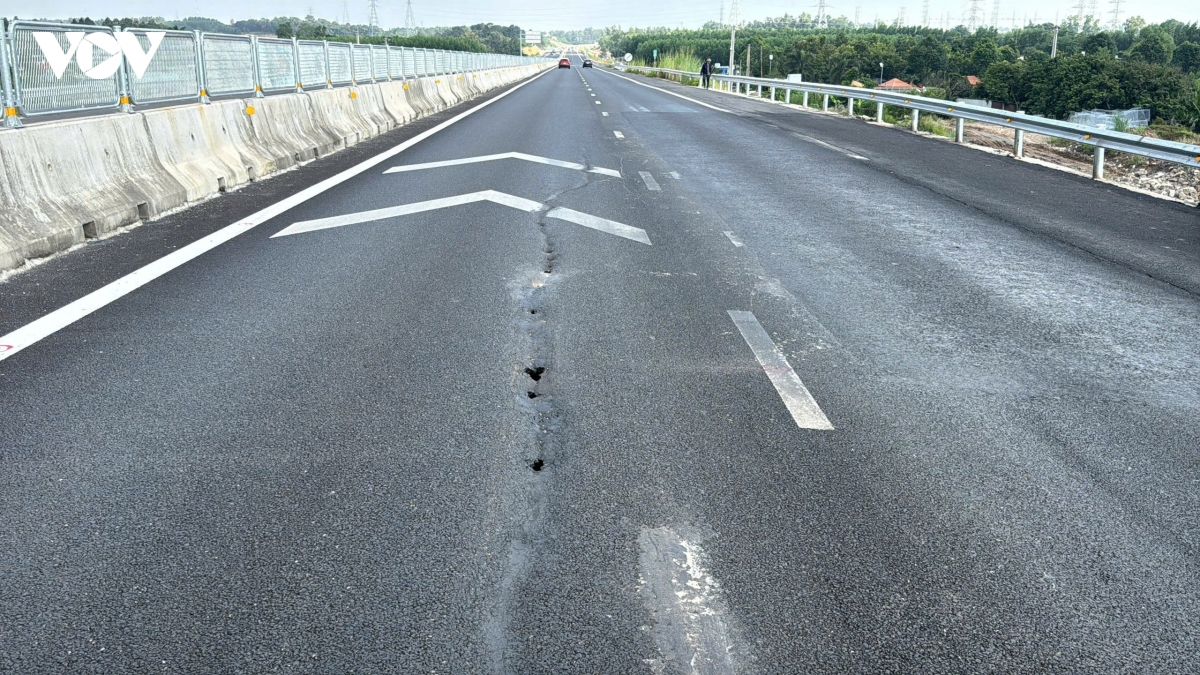 Cao tốc Biên Hòa - Vũng Tàu nghìn tỷ vừa xói lở lại nứt mặt đường