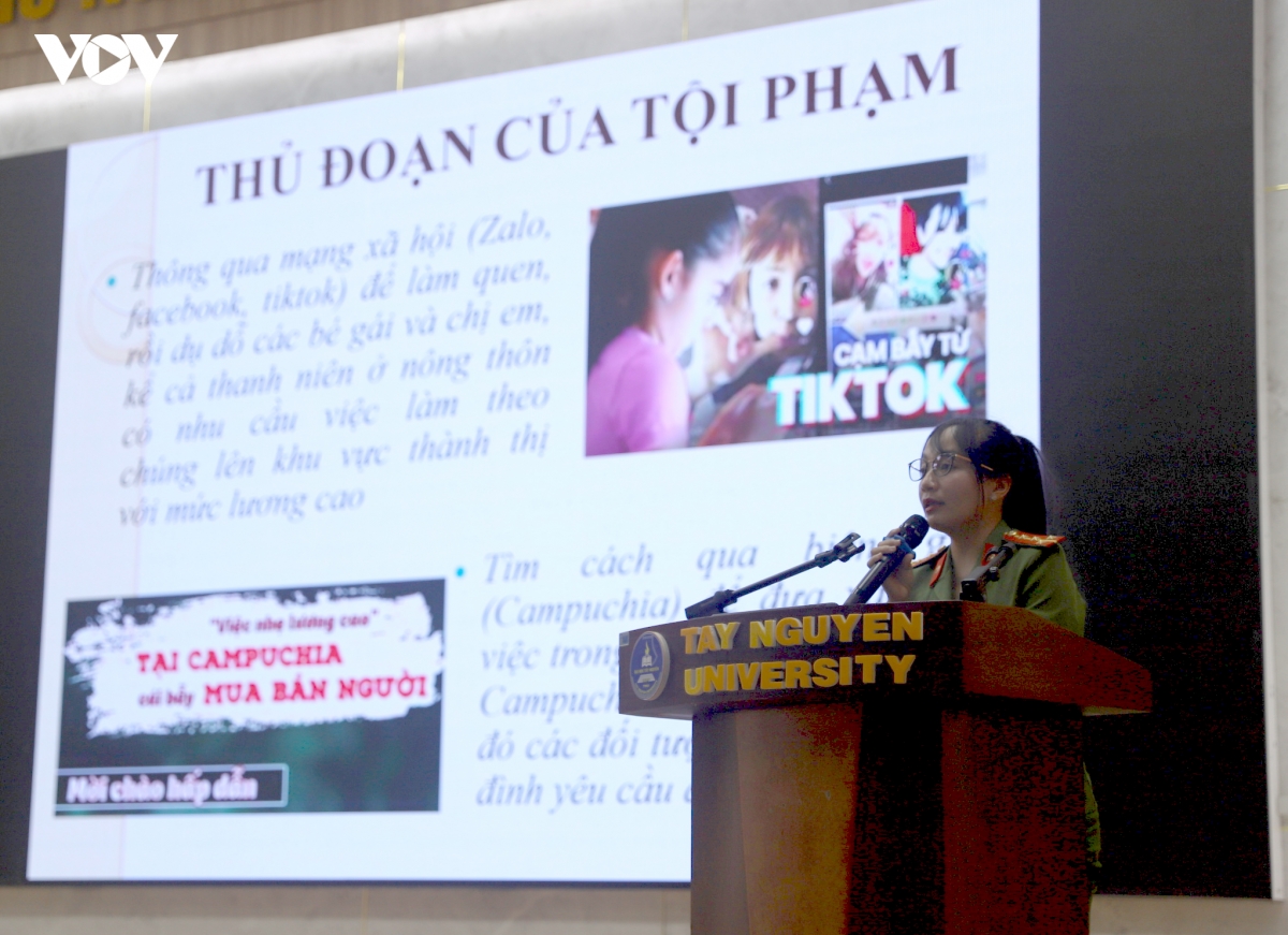 trang bi ky nang phong, chong mua ban nguoi cho thanh nien Dak lak hinh anh 1