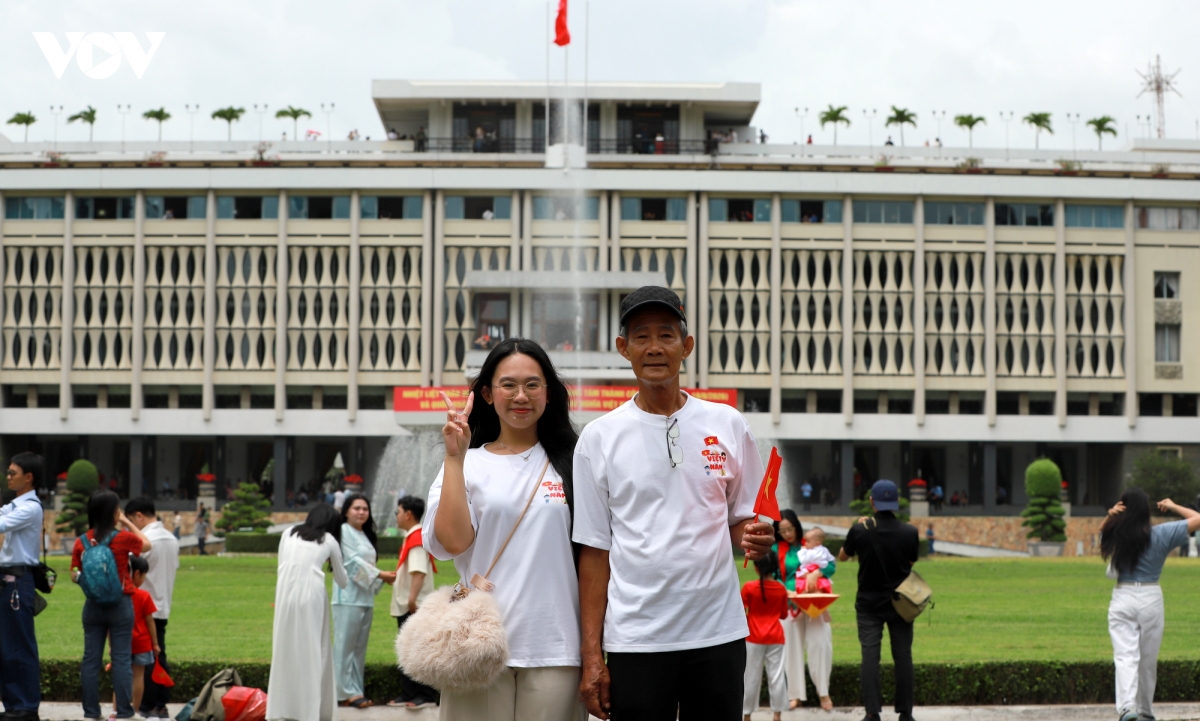 tp.hcm nhon nhip du khach truoc ngay quoc khanh 2 9 hinh anh 3