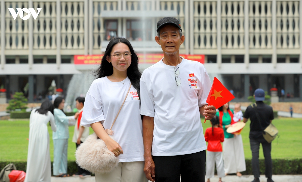 tp.hcm ruc ro co hoa chao mung quoc khanh 2 9 hinh anh 5