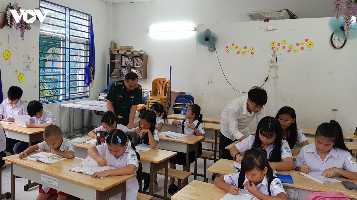 ho tro 100 trieu dong chua du suc hut giao vien ve vung bien tay ninh hinh anh 2