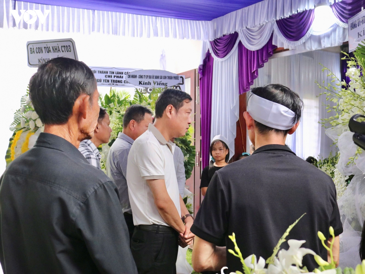 Di lam giay xac nhan ho can ngheo, nguoi me tu vong de lai 3 dua con mo coi hinh anh 2