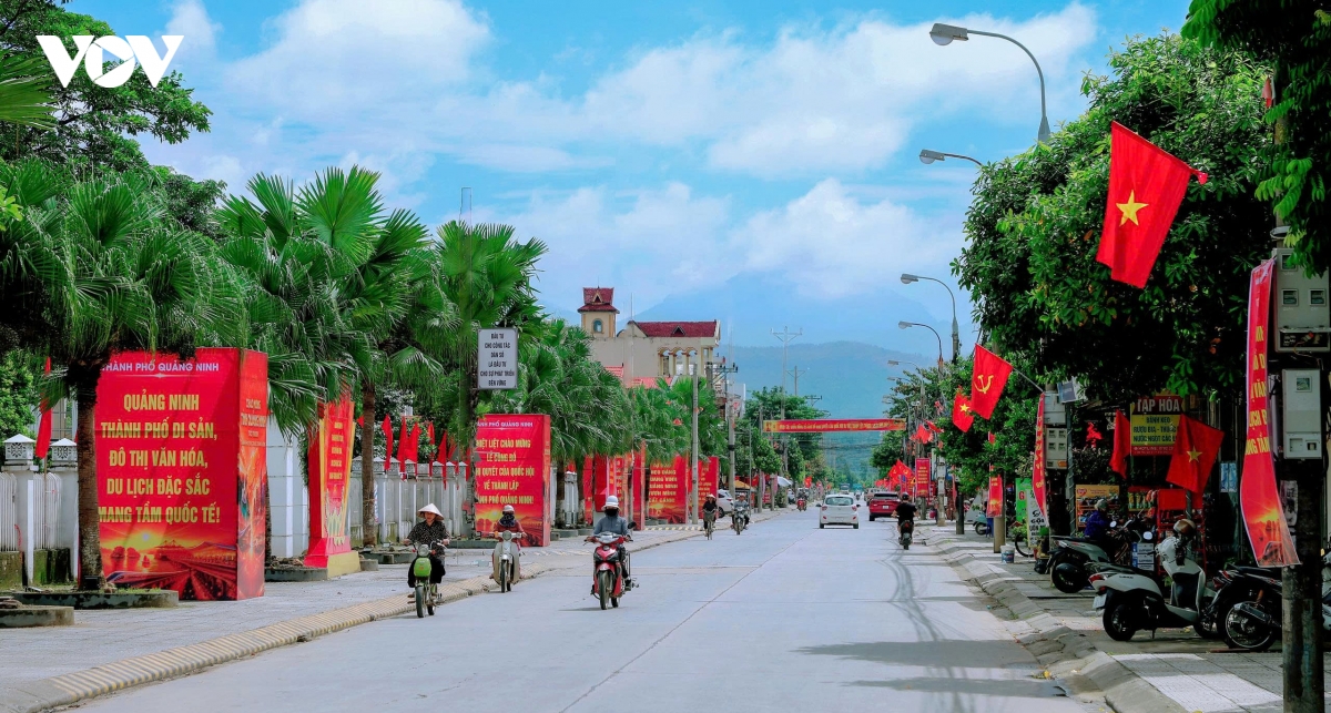 quang ninh chinh thuc tro thanh thanh pho truc thuoc trung uong hinh anh 1