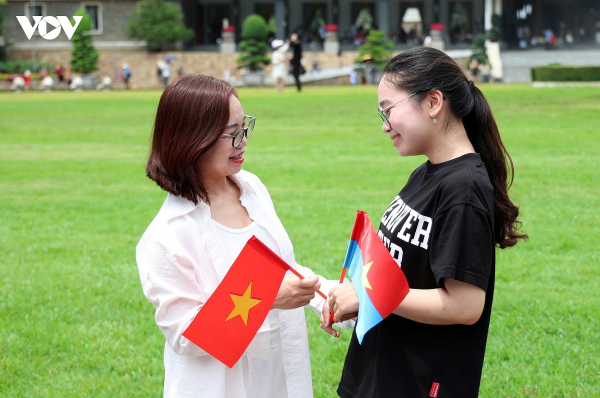 tp.hcm ruc ro co hoa chao mung quoc khanh 2 9 hinh anh 6