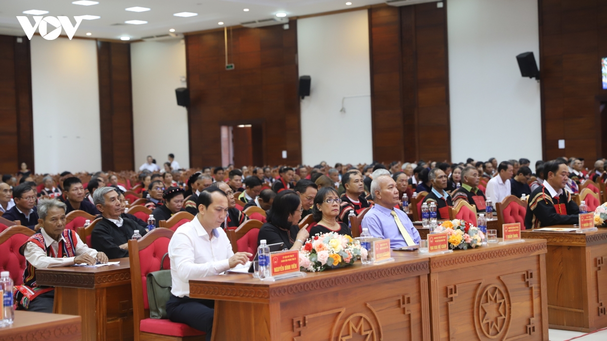 Dak lak bieu duong gia lang, truong thon, nguoi co uy tin tieu bieu hinh anh 1