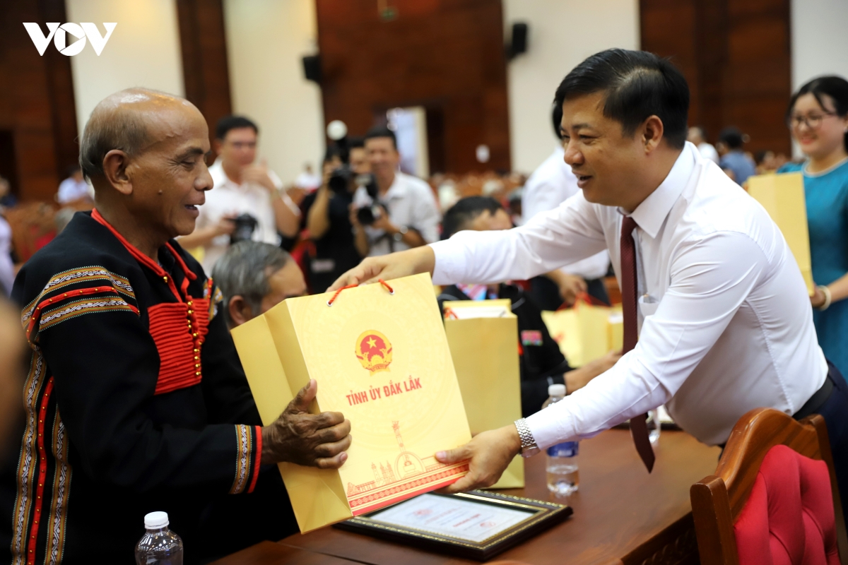 Đắk Lắk biểu dương già làng, trưởng thôn, người có uy tín tiêu biểu