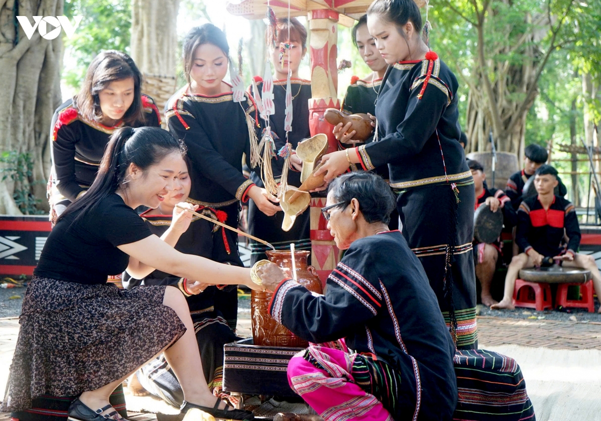 tai hien le an com moi cua nguoi E De tai Dak lak hinh anh 7