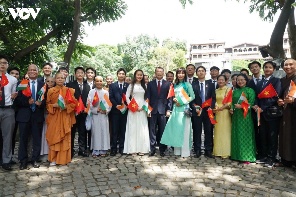 thu tuong le minh hung dang hoa tai tuong chu tich ho chi minh o thu do new delhi hinh anh 2