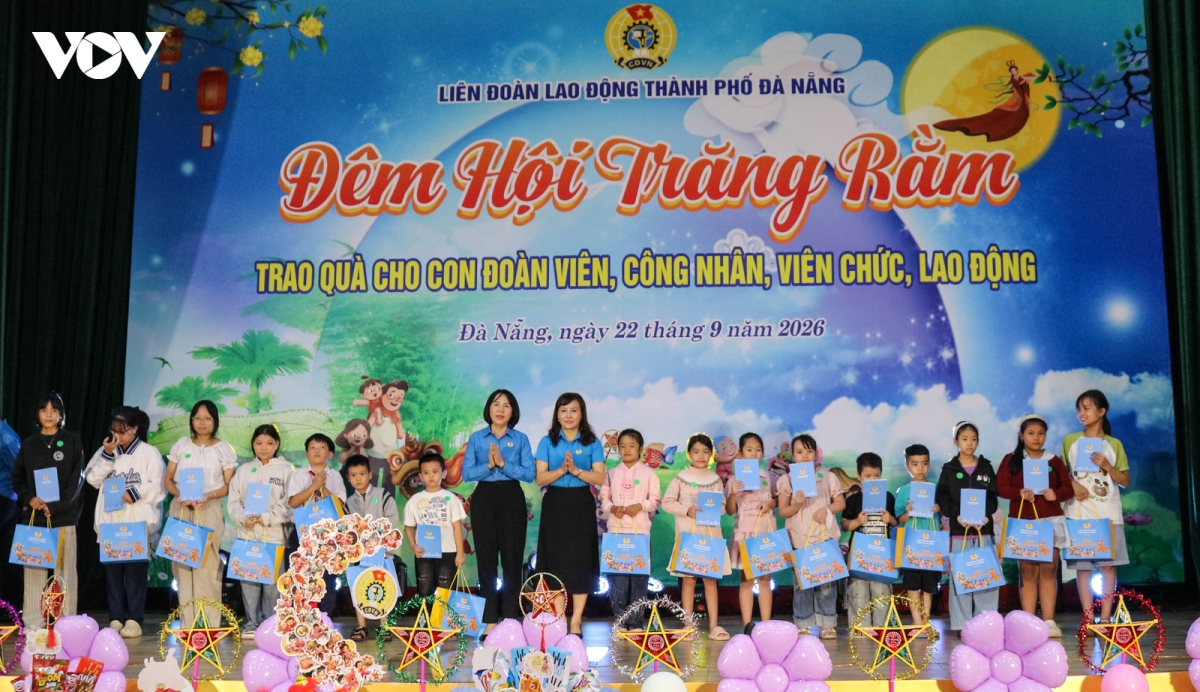 Da nang trao qua trung thu tang con cua doan vien, nguoi lao dong kho khan hinh anh 4