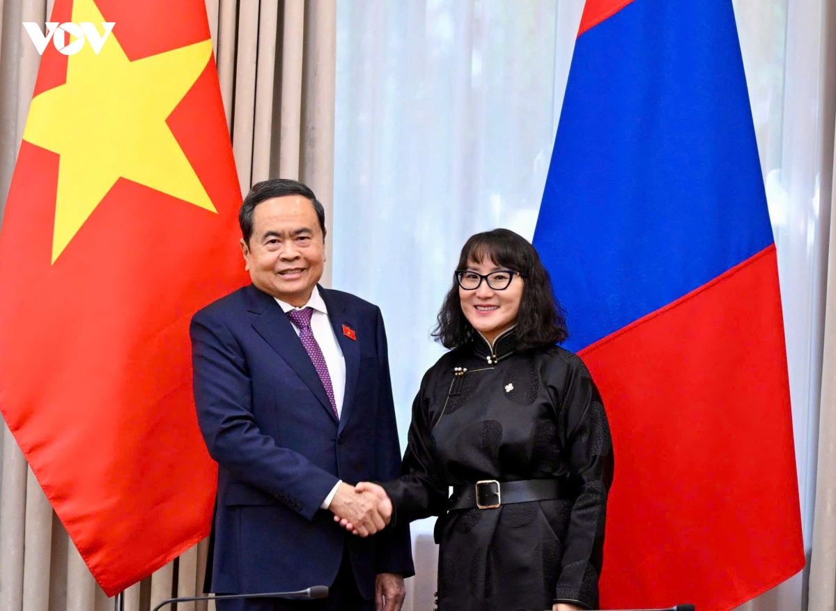 chu tich quoc hoi tiep chu tich nhom nghi si huu nghi mong co - viet nam hinh anh 1