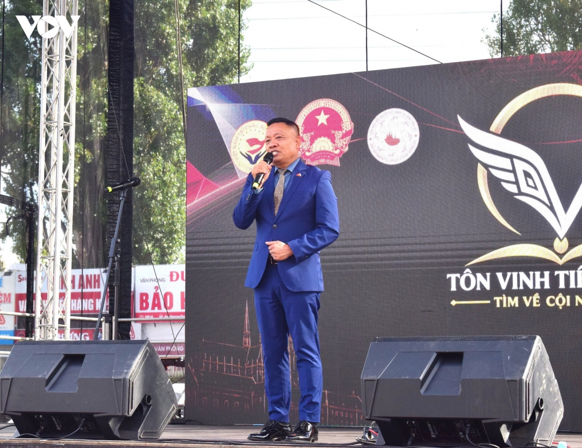 ton vinh tieng viet gin giu tieng viet trong the he tre tai cong hoa sec hinh anh 2