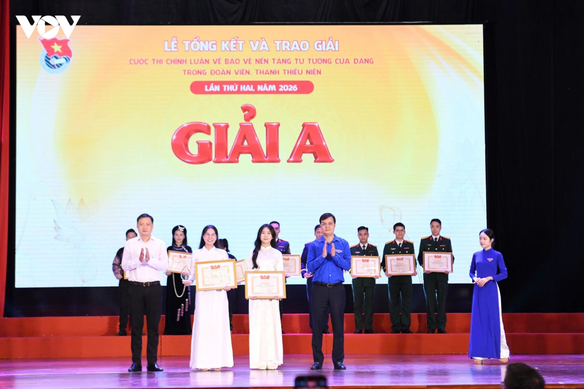 Nhiều thanh thiếu niên nhận giải trong cuộc thi bảo vệ nền tảng tư tưởng của Đảng