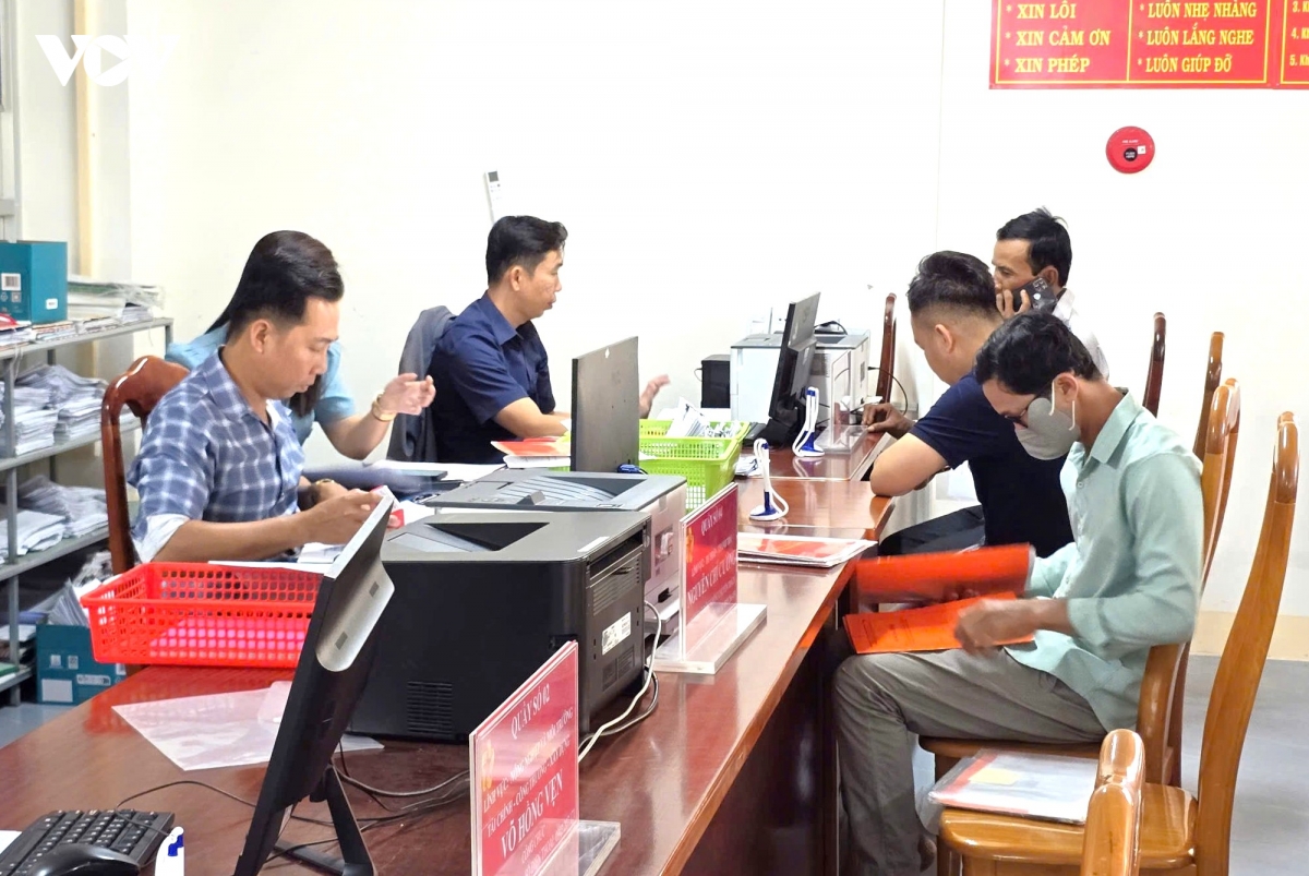 ca mau ho tro 14 trieu dong nam cho can bo lam viec tai bo phan mot cua hinh anh 2