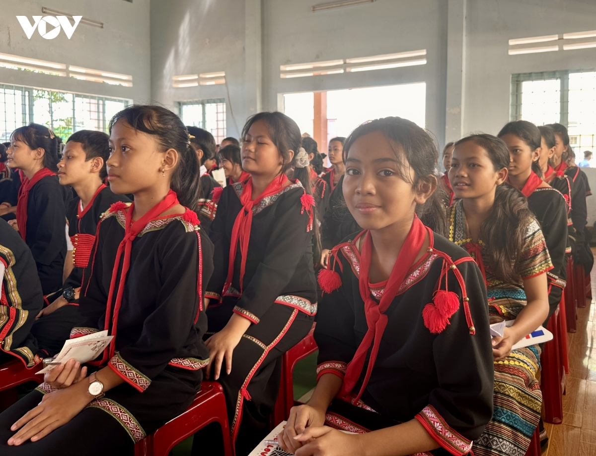 Dak lak tang muc ho tro, dau tu dieu kien hoc tap o vung kho khan hinh anh 1