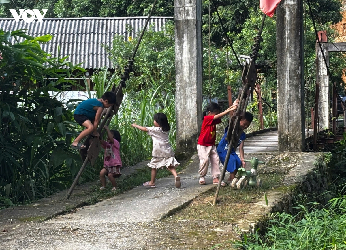 dung la chan an toan cho tre em o vung cao son la hinh anh 4