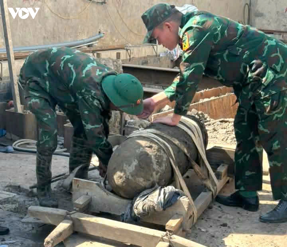 di doi an toan qua bom nang 300 kg giua khu dan cu hai phong hinh anh 1
