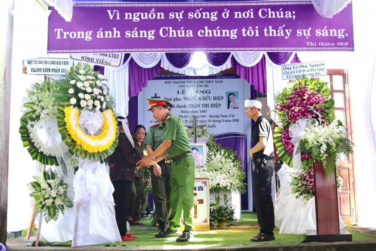 Di lam giay xac nhan ho can ngheo, nguoi me tu vong de lai 3 dua con mo coi hinh anh 4