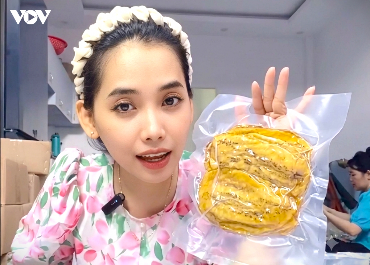 ca mau nguoi phu nu tre gop phan dua nong san u minh ha di moi mien hinh anh 3