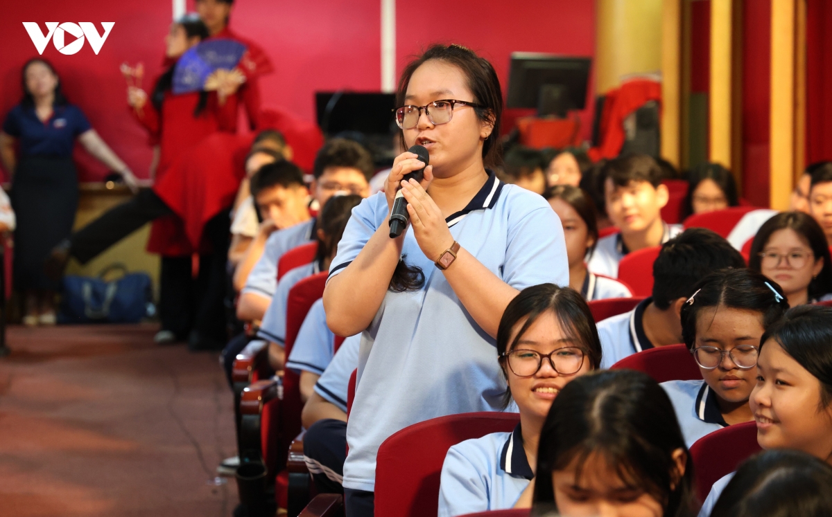 hoc sinh tp.hcm thich thu voi bai hoc lich su tren san khau cai luong hinh anh 5