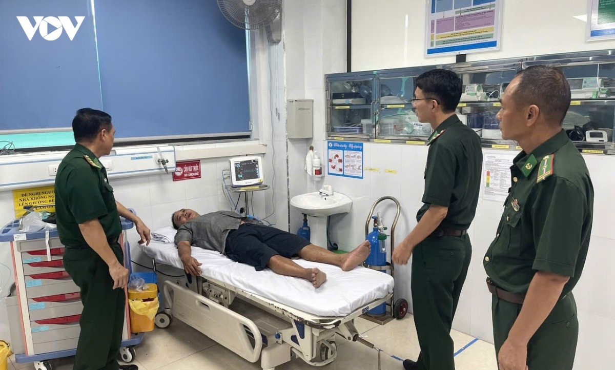 bien phong quang ninh cung ngu dan bam bien hinh anh 2