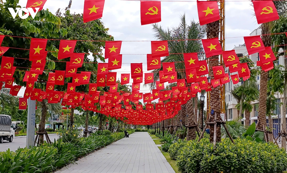thanh pho quang ninh ruc ro co hoa, cac co quan, don vi dong loai doi bien ten hinh anh 5