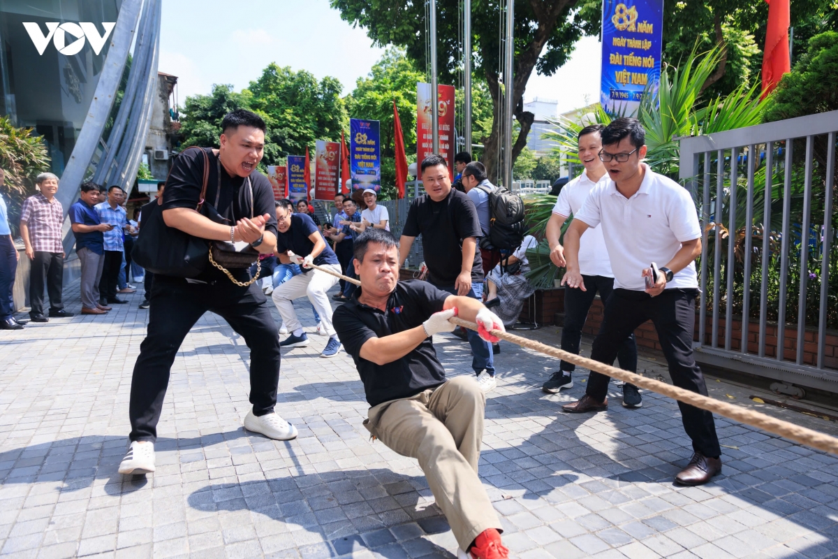 tung bung hoi cho ky niem 81 nam thanh lap Dai tieng noi viet nam hinh anh 12