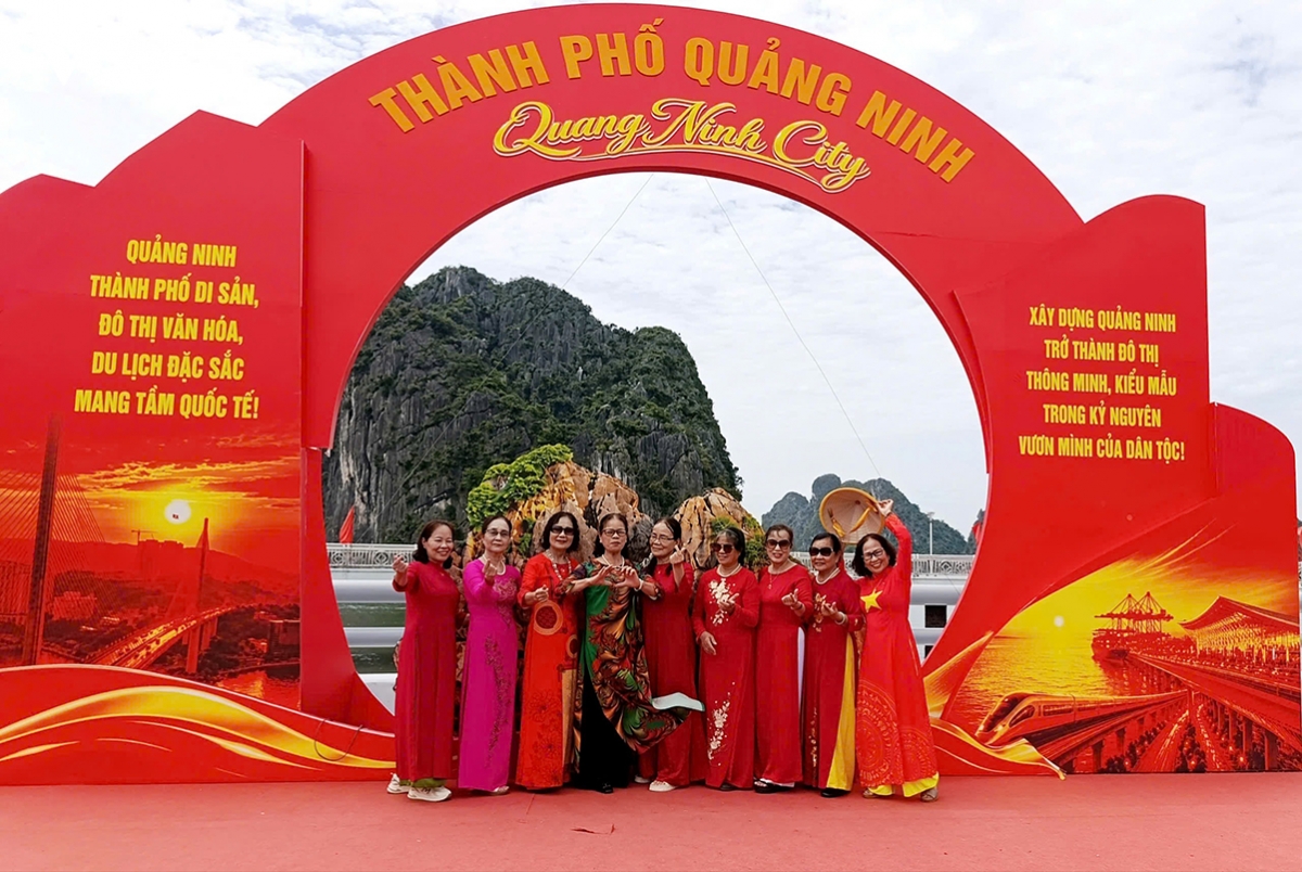 quang ninh city welcomes new chapter with flags, banners and celebrations picture 6