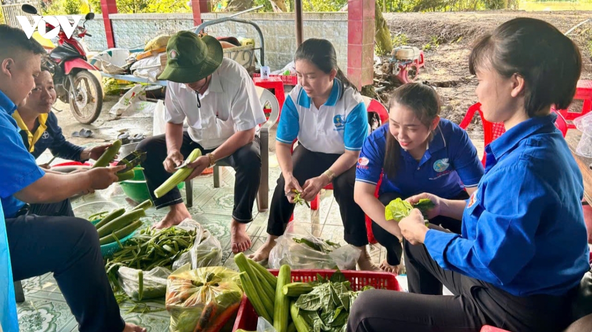 120 can bo, chien si xuong dong cuu 13 ha lua ngap o tay ninh hinh anh 3