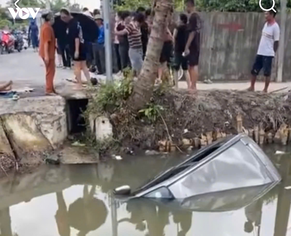 O to lao xuong muong nuoc o hai phong, 2 vo chong tu vong hinh anh 1