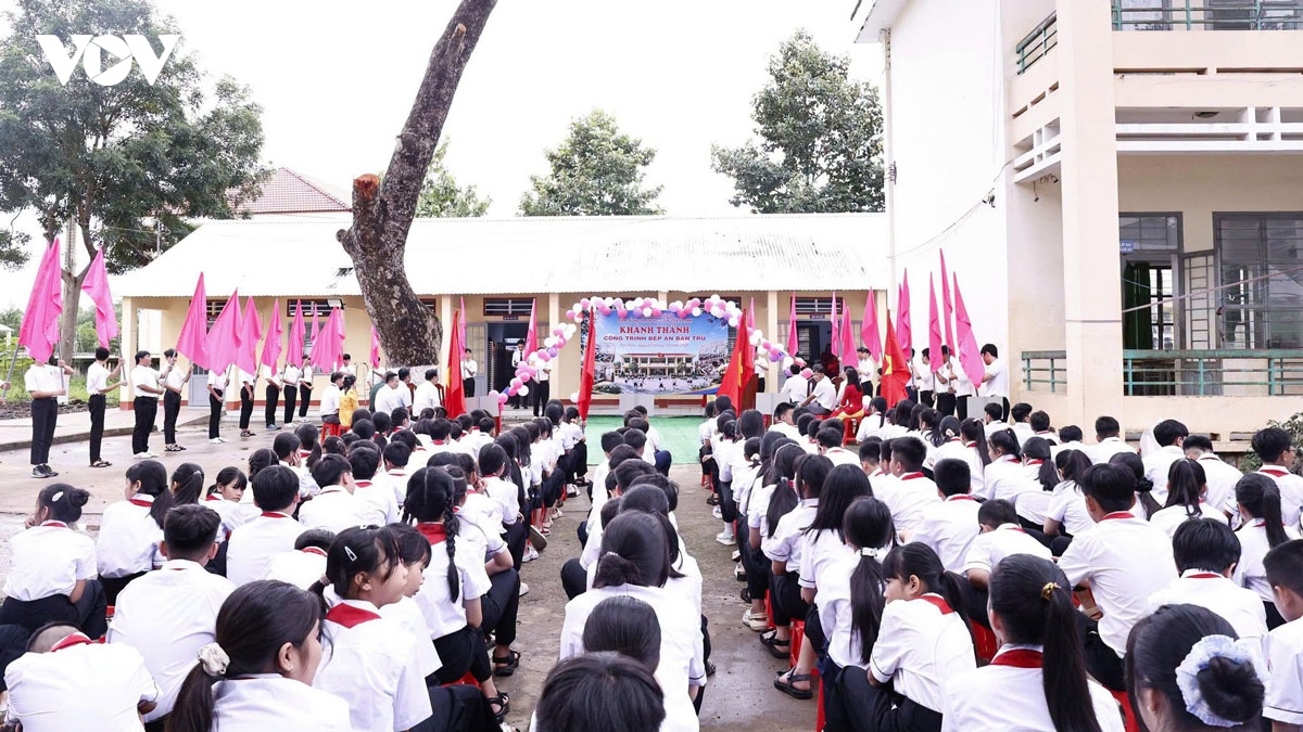 chap canh uoc mo cho hoc sinh vung bien hinh anh 4