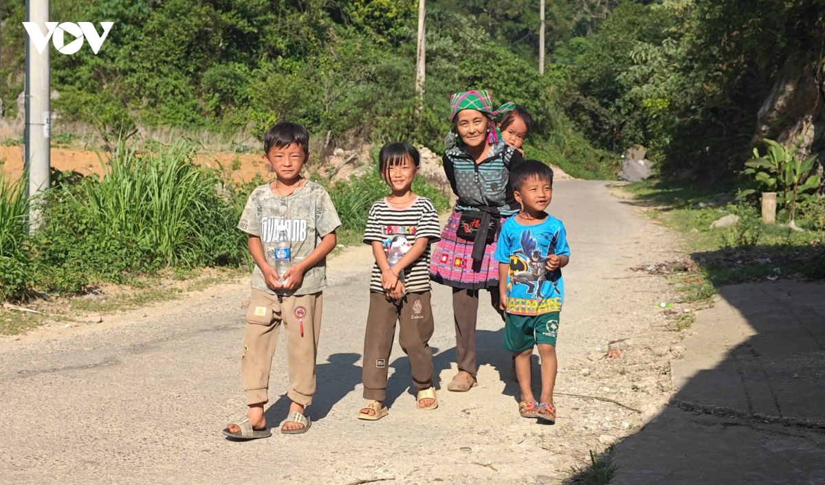 dung la chan an toan cho tre em o vung cao son la hinh anh 7