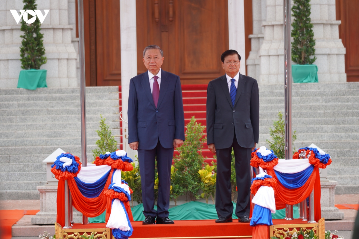 quan he dac biet viet nam - lao thanh qua duoc vun dap qua nhieu the he hinh anh 1