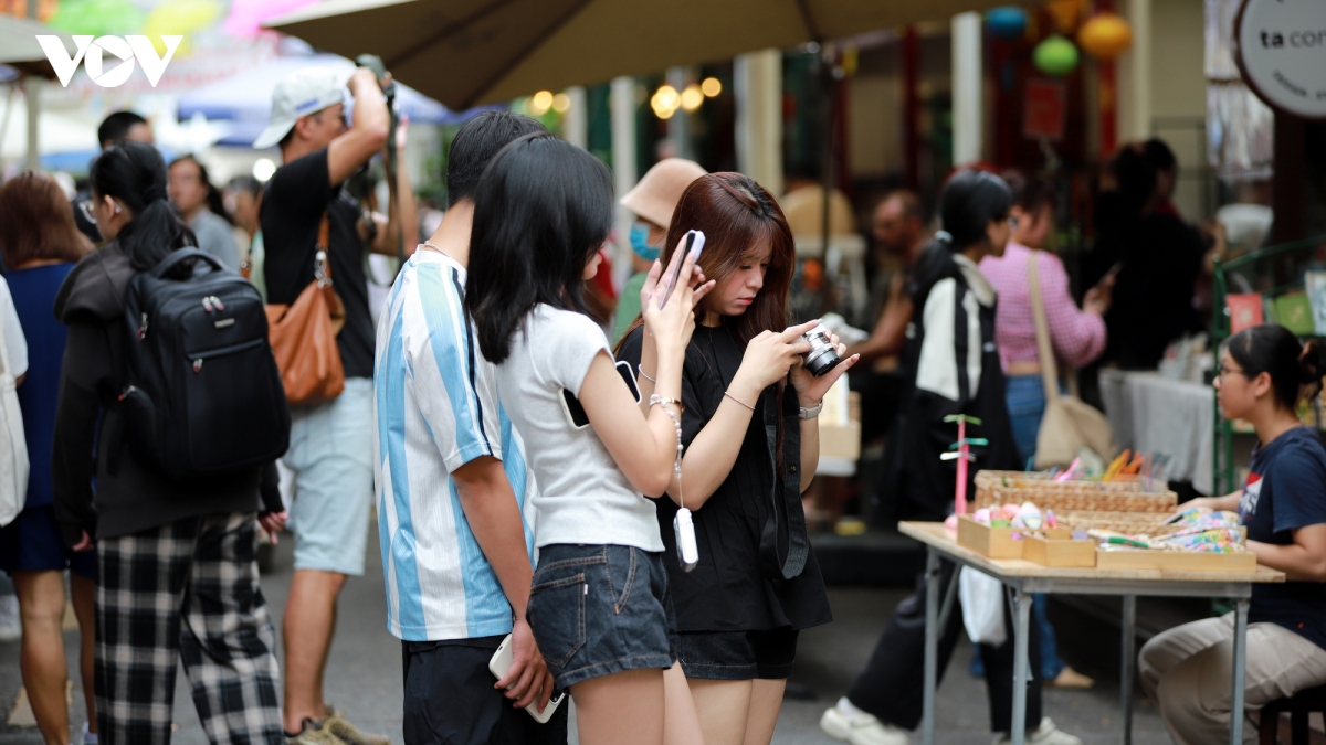 tp.hcm nhon nhip du khach truoc ngay quoc khanh 2 9 hinh anh 2
