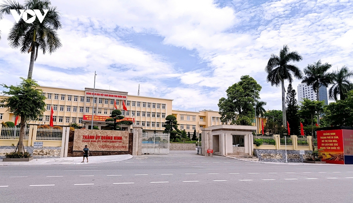 quang ninh city welcomes new chapter with flags, banners and celebrations picture 8