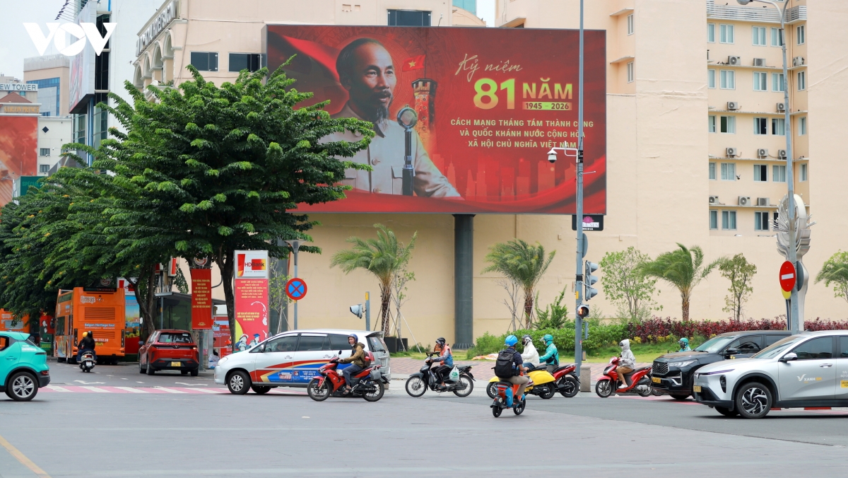 tp.hcm ruc ro co hoa chao mung quoc khanh 2 9 hinh anh 18
