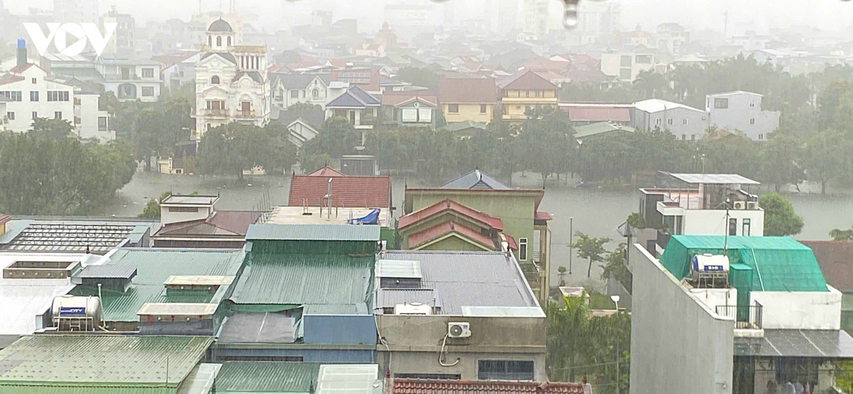 mua xoi xa, nhieu tuyen duong do thi vinh o nghe an ngap sau ca met hinh anh 6