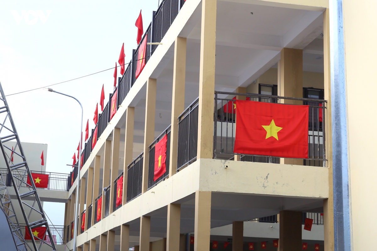 ngoi truong mo uoc vung bien gioi quang ngai truoc ngay khai giang hinh anh 3