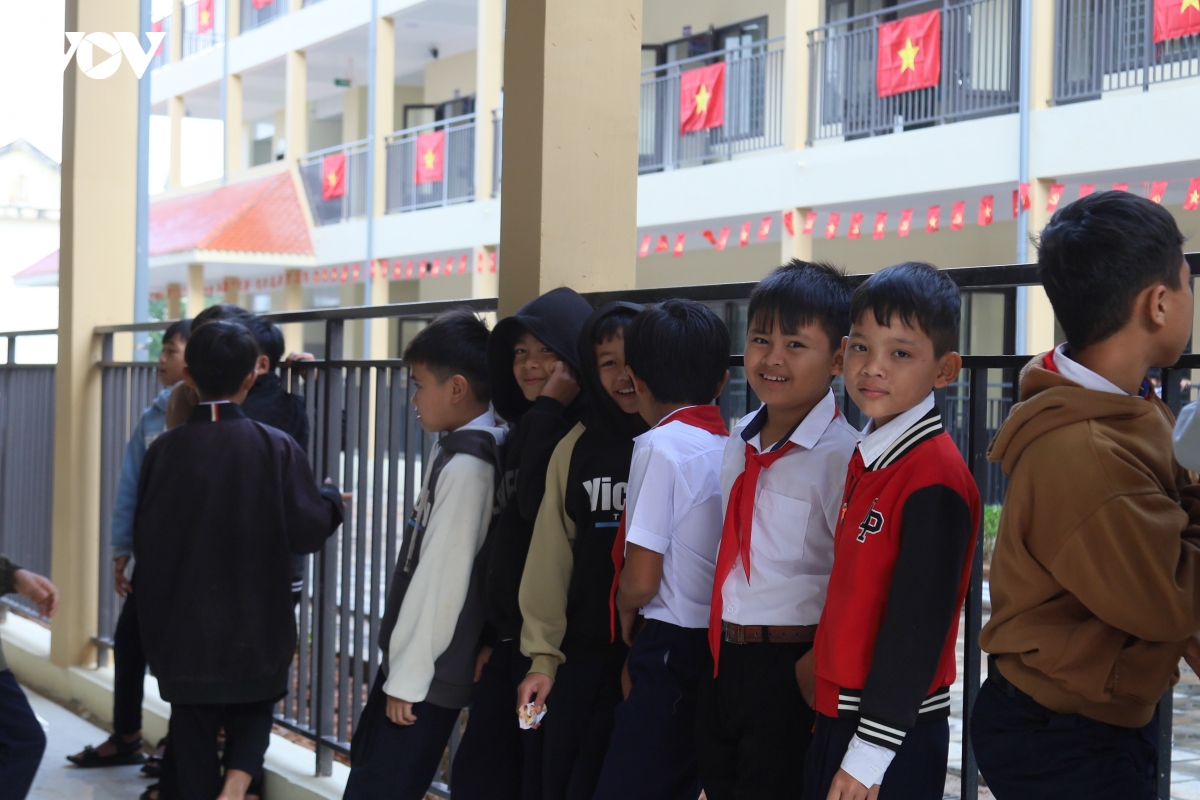  ngoi truong mo uoc vung bien gioi quang ngai truoc ngay khai giang hinh anh 4