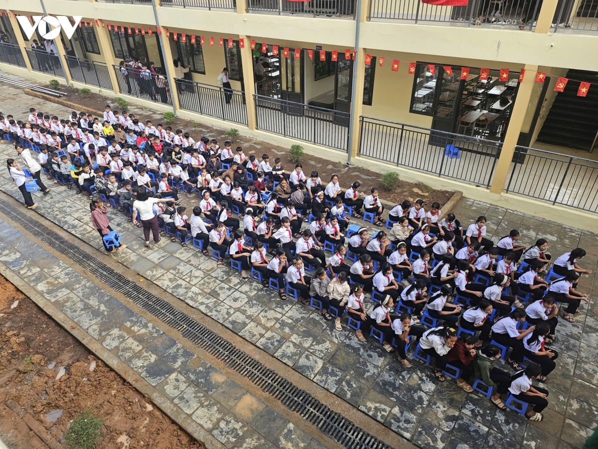  ngoi truong mo uoc vung bien gioi quang ngai truoc ngay khai giang hinh anh 9