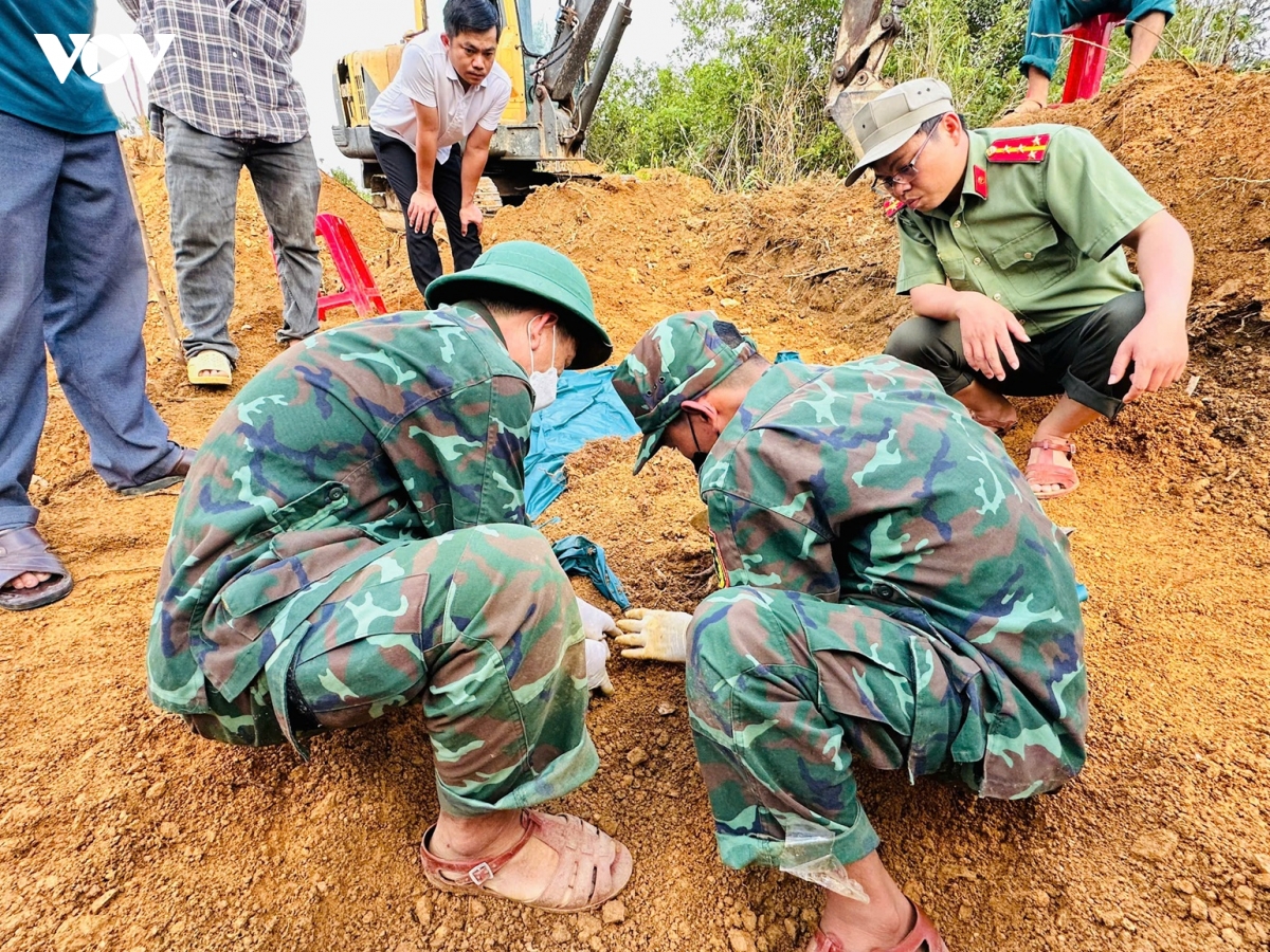 quang ngai tim thay 3 hai cot liet si, tiep tuc mo rong tim kiem hinh anh 1
