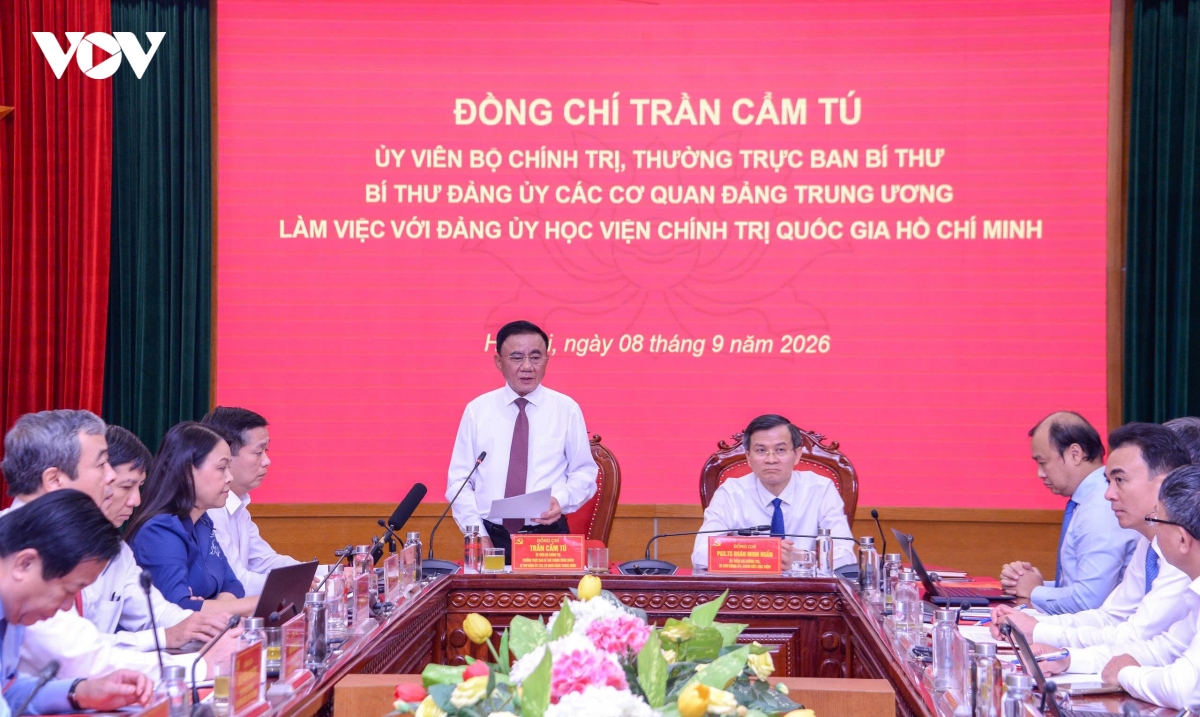 Dong chi tran cam tu lam viec voi Dang uy hoc vien chinh tri quoc gia ho chi minh hinh anh 1