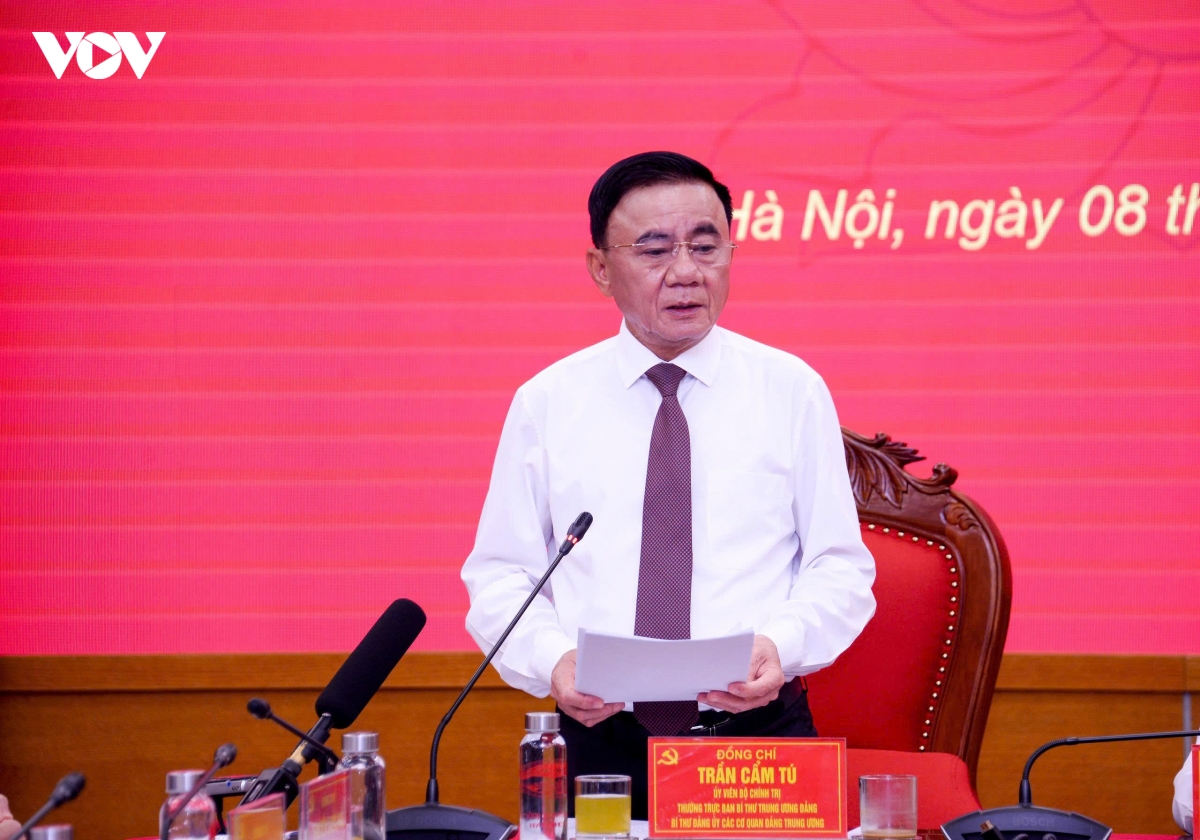 Dong chi tran cam tu lam viec voi Dang uy hoc vien chinh tri quoc gia ho chi minh hinh anh 2