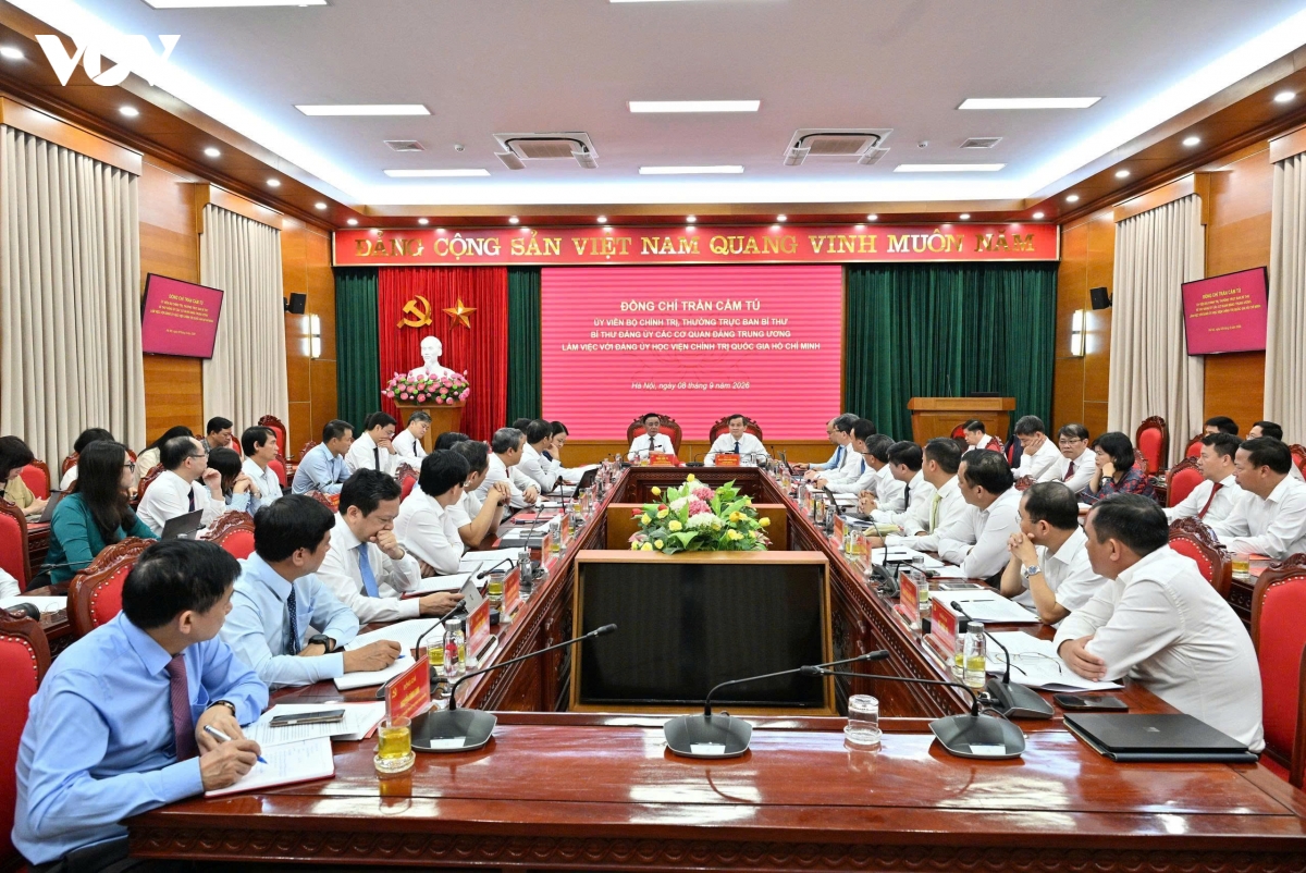 Dong chi tran cam tu lam viec voi Dang uy hoc vien chinh tri quoc gia ho chi minh hinh anh 3