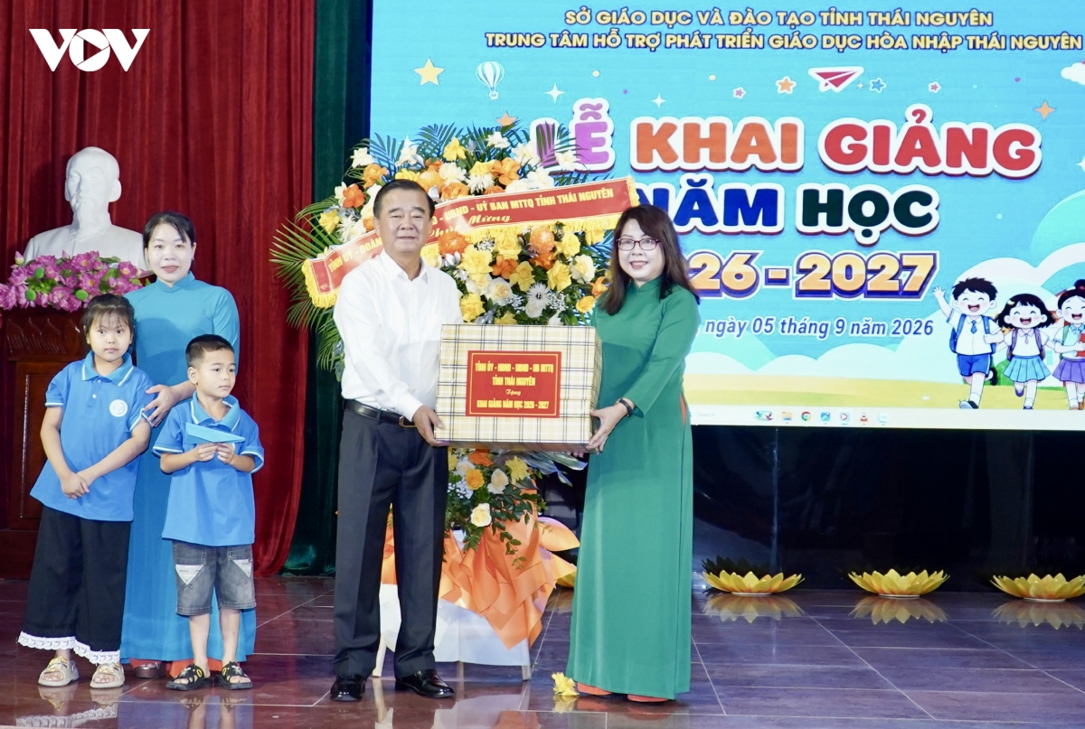 hoc sinh ca nuoc han hoan trong le khai giang nam hoc moi 2026-2027 hinh anh 219