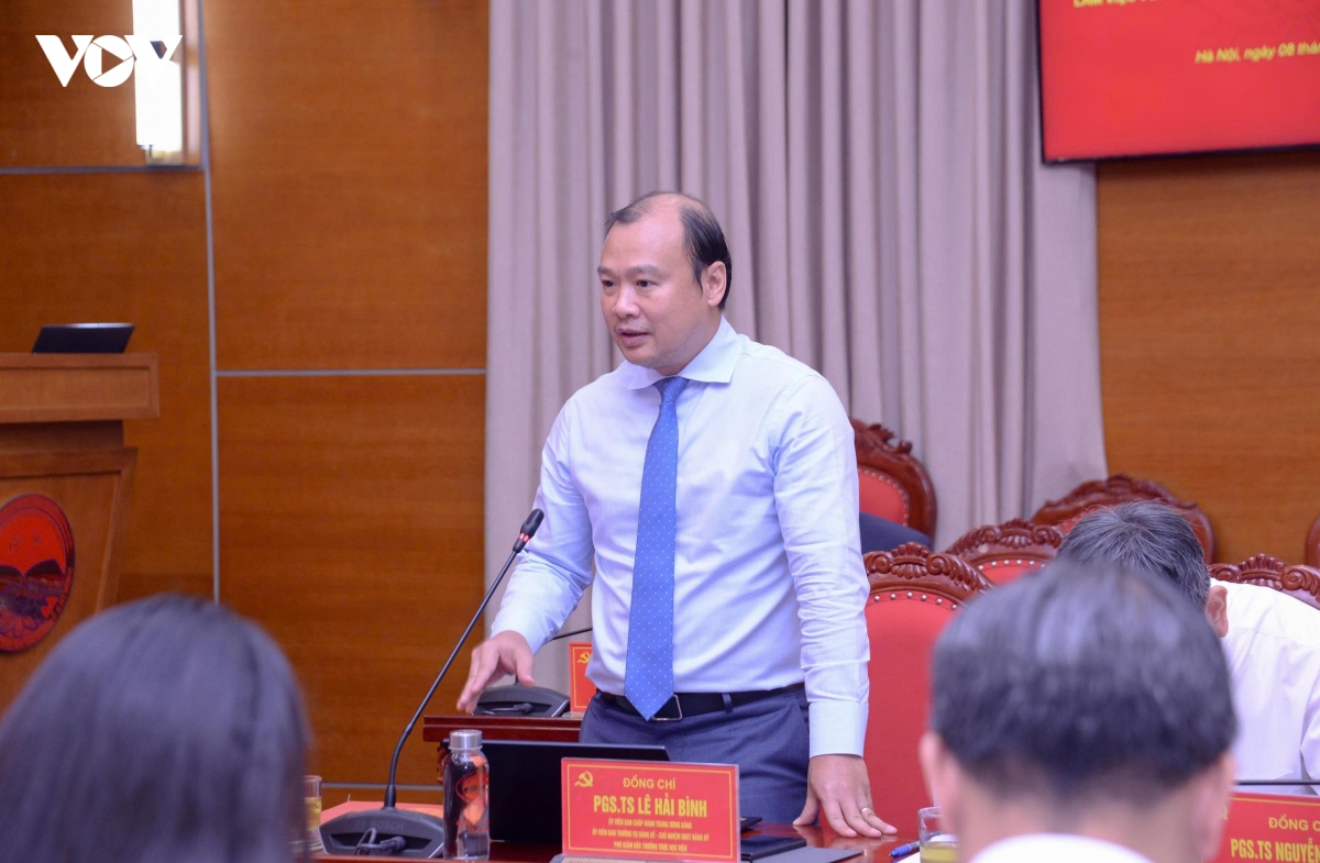 Dong chi tran cam tu lam viec voi Dang uy hoc vien chinh tri quoc gia ho chi minh hinh anh 4