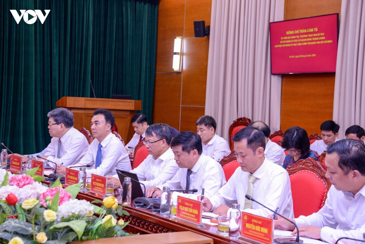 Dong chi tran cam tu lam viec voi Dang uy hoc vien chinh tri quoc gia ho chi minh hinh anh 5