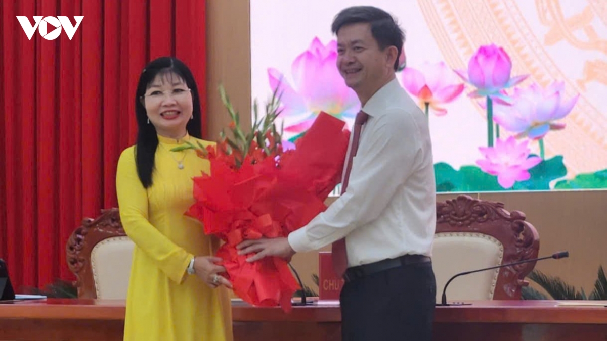 ba tran thi thanh huong duoc bau giu chuc chu tich hDnd tinh an giang hinh anh 2